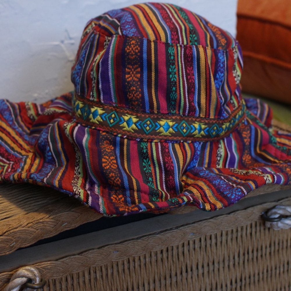 Multicolor bucket hat